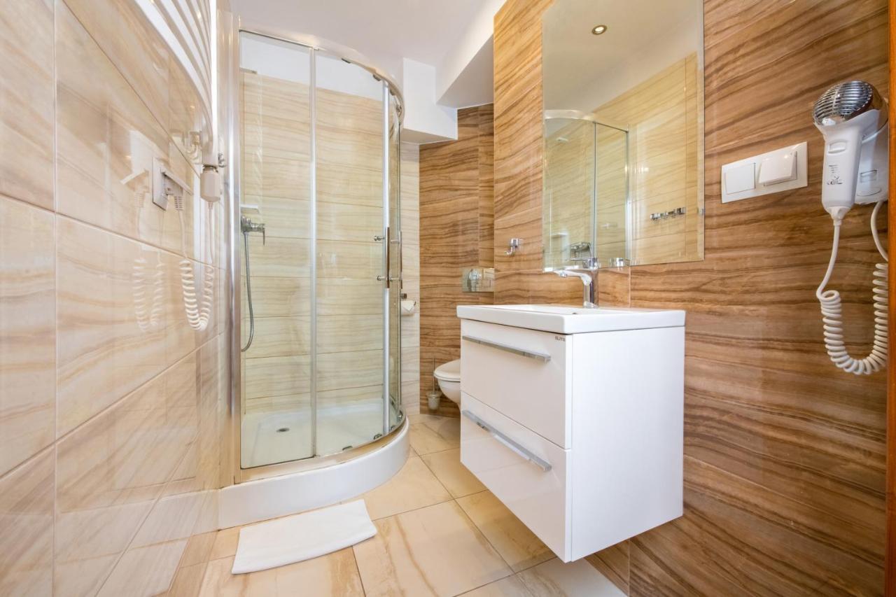 Aparthotel Globus Kraków Bagian luar foto