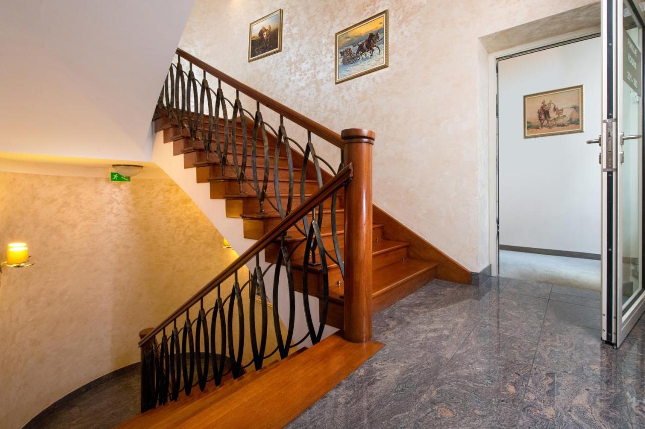 Aparthotel Globus Kraków Bagian luar foto
