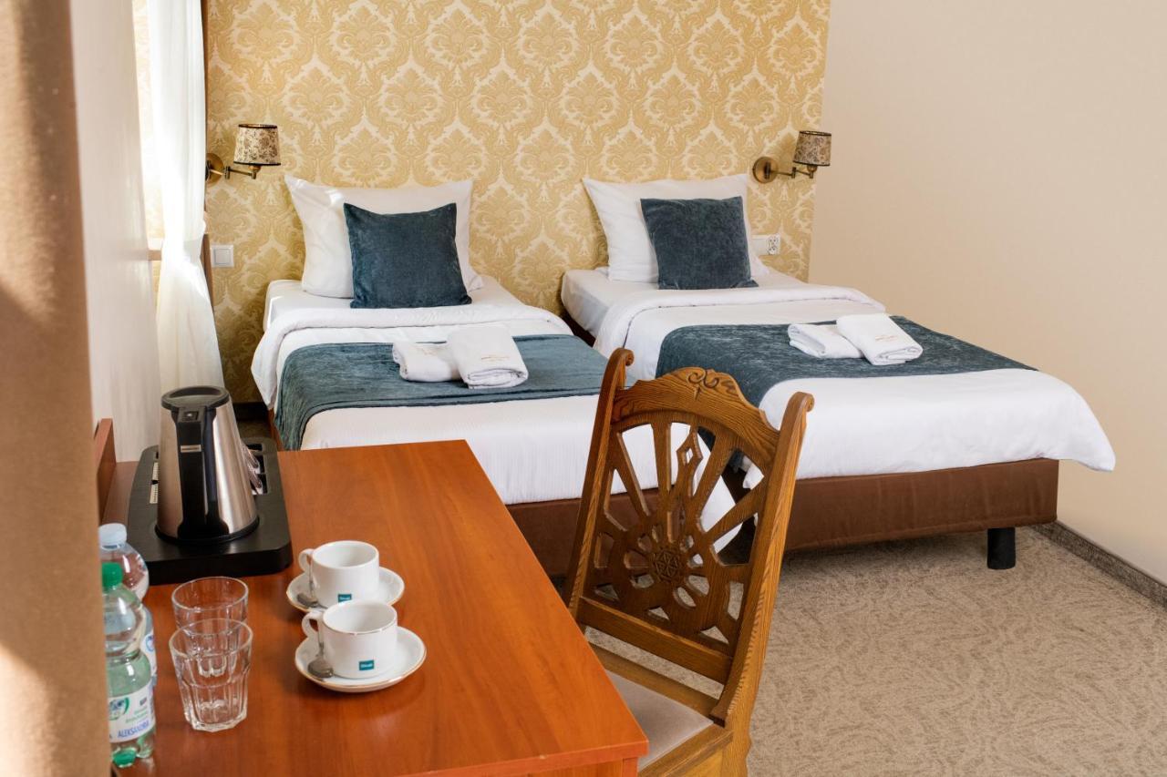 Aparthotel Globus Kraków Bagian luar foto