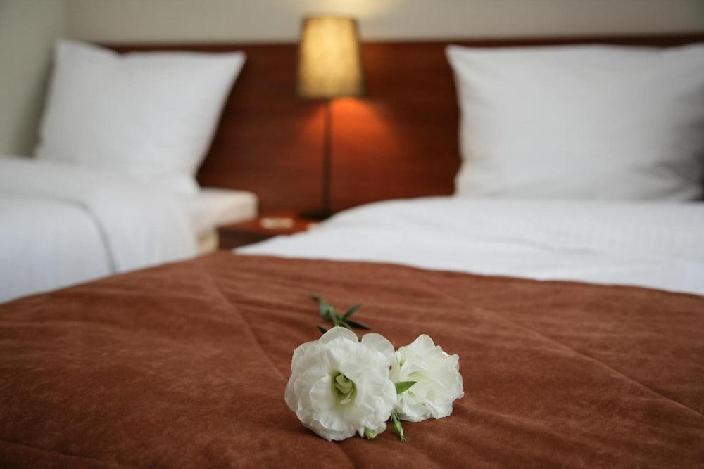 Aparthotel Globus Kraków Bagian luar foto